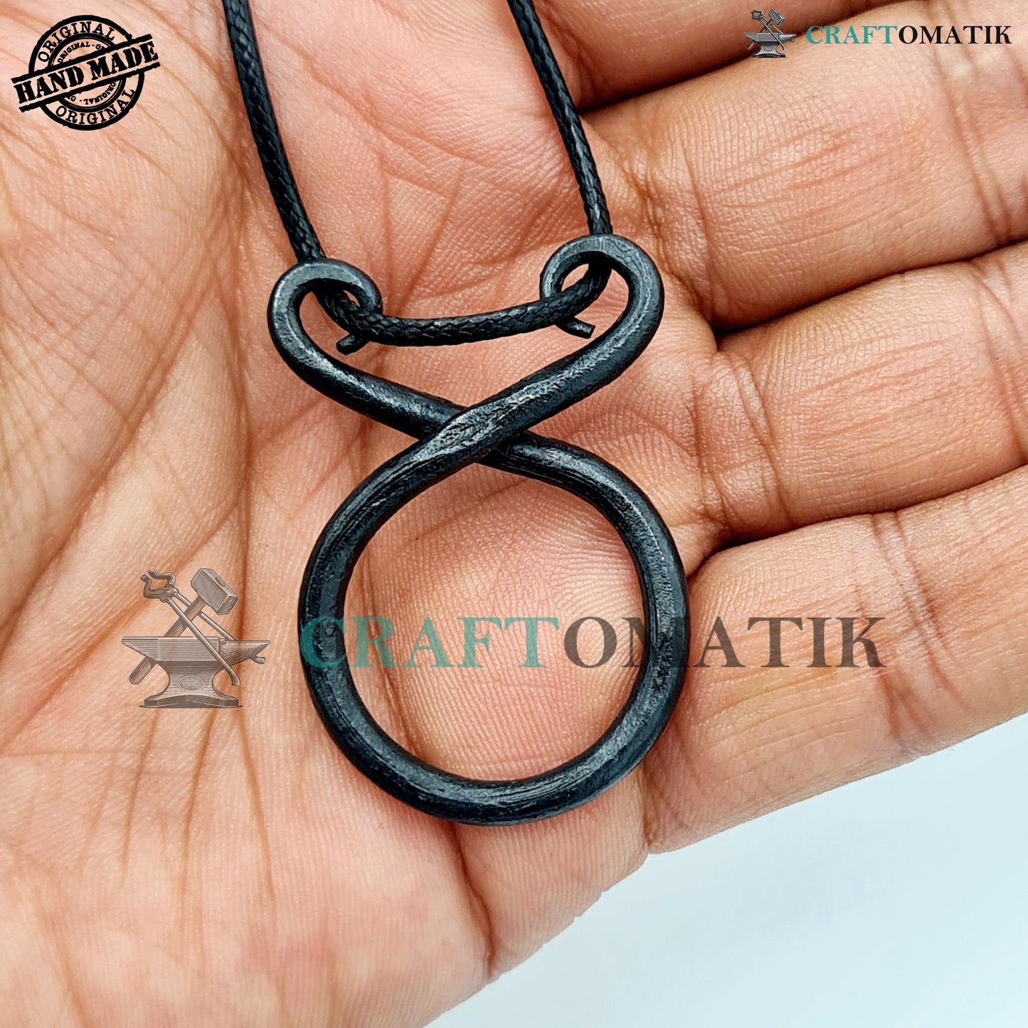 Mittelalterliches Amulett | Handgefertigter Wikinger-Anhänger | Keltisches Medaillon aus Schmiedeeisen | Runde Form | HFA02