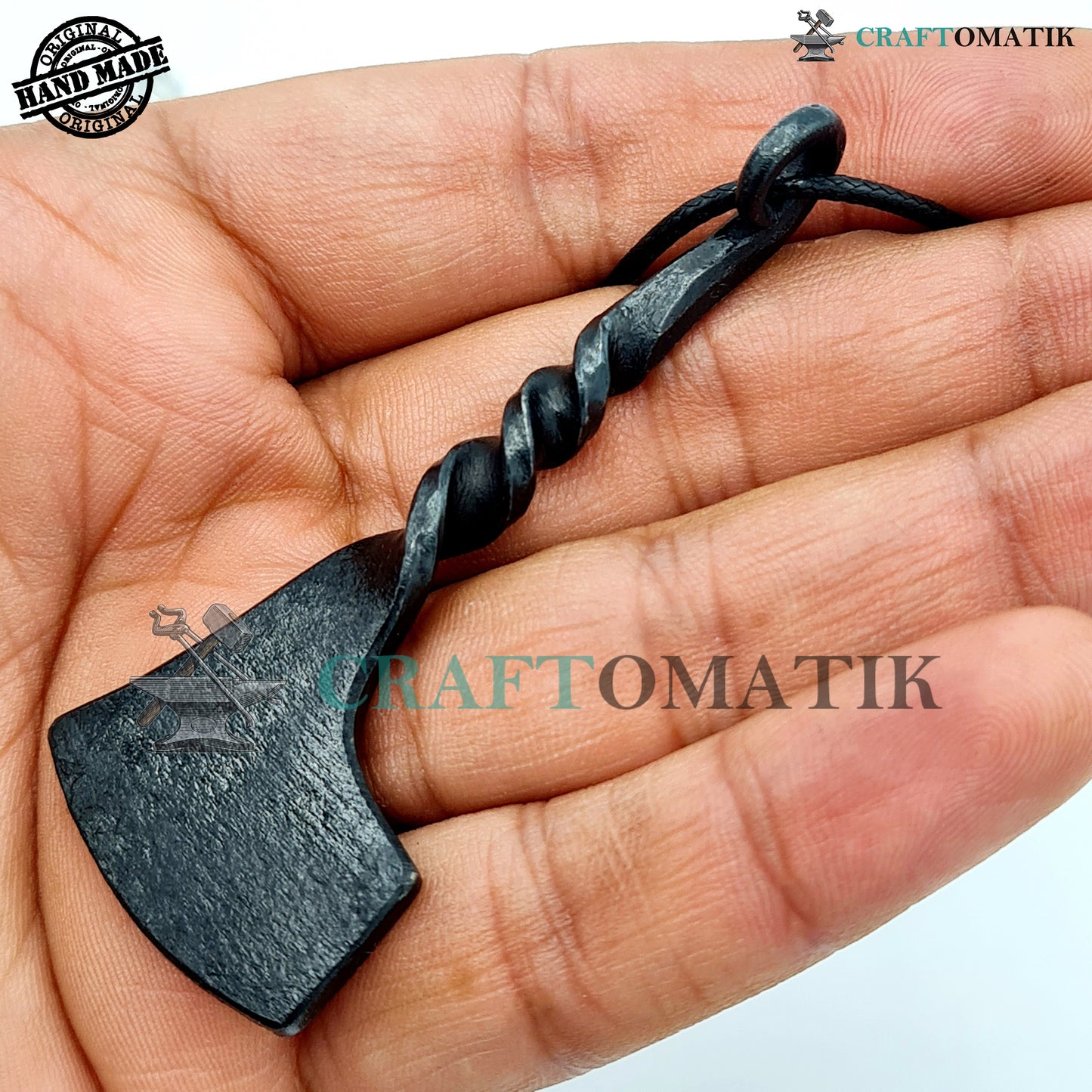 Mittelalterliches Amulett | Handgefertigter Wikinger-Anhänger | Keltisches Medaillon aus Schmiedeeisen | Axtform | HFA04