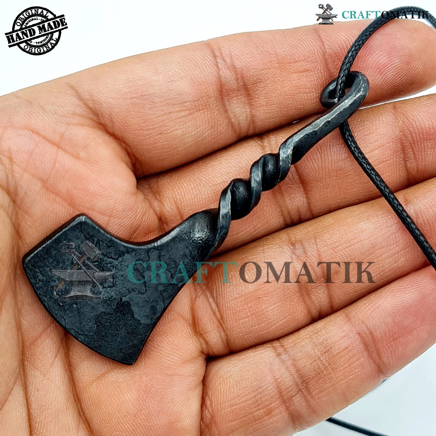 Mittelalterliches Amulett | Handgefertigter Wikinger-Anhänger | Keltisches Medaillon aus Schmiedeeisen | Axtform | HFA04