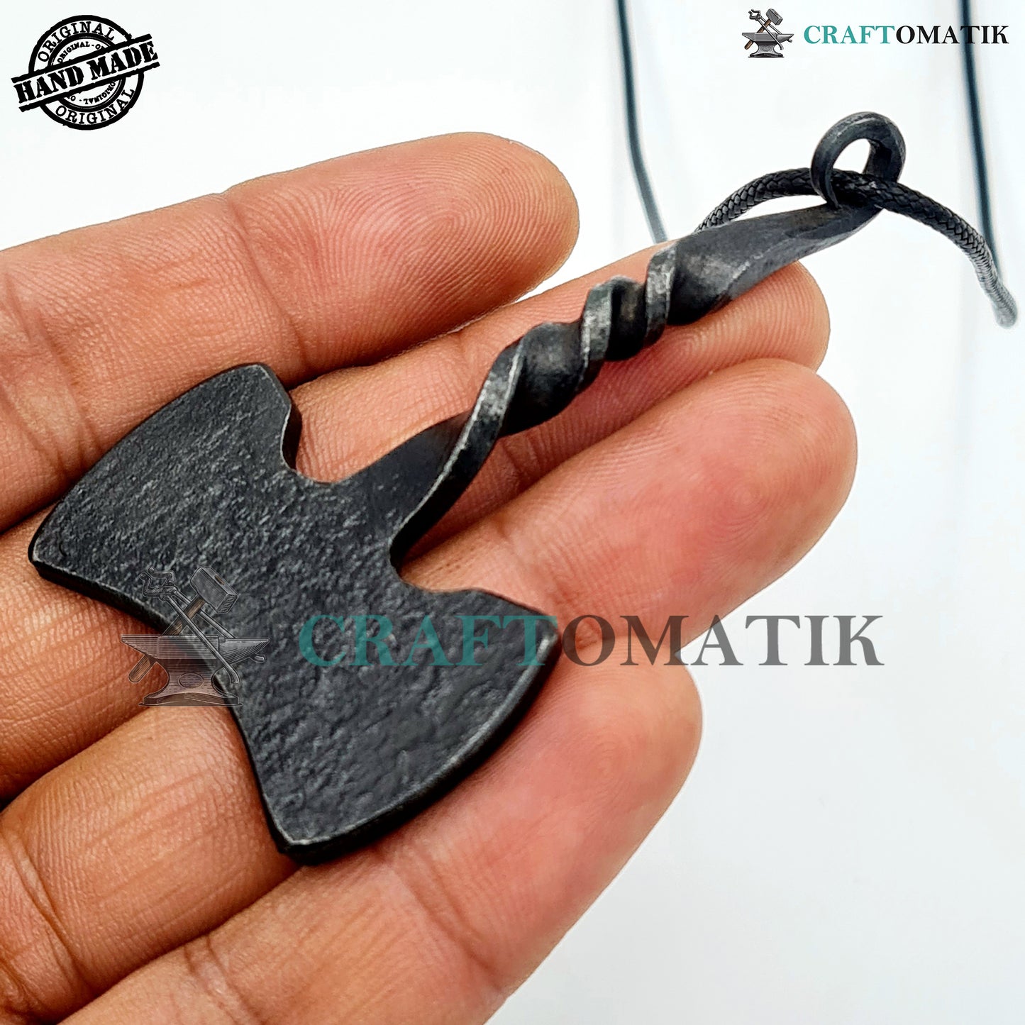 Mittelalterliches Amulett | Handgefertigter Wikinger-Anhänger | Keltisches Medaillon aus Schmiedeeisen | Axtform | HFA08