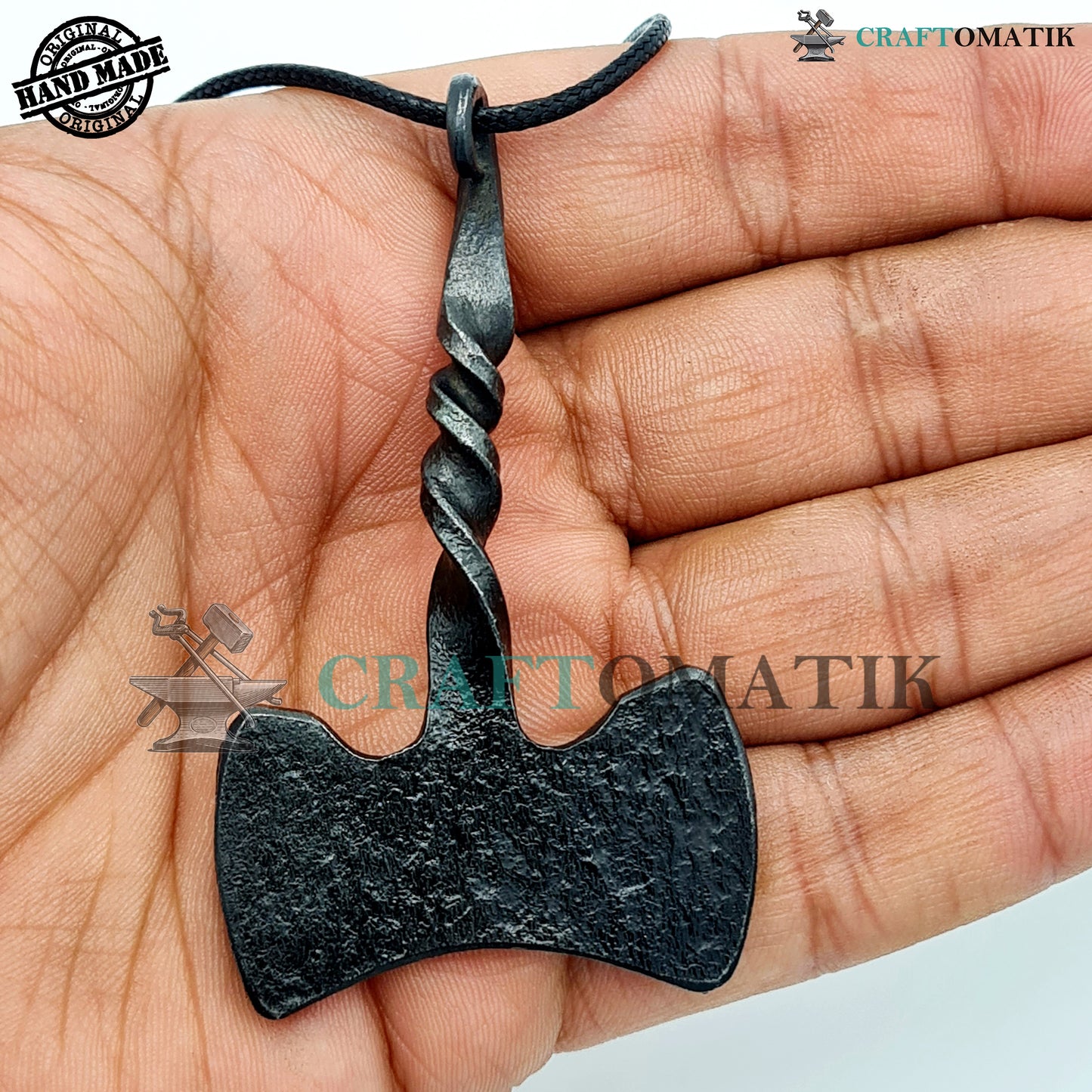 Mittelalterliches Amulett | Handgefertigter Wikinger-Anhänger | Keltisches Medaillon aus Schmiedeeisen | Axtform | HFA08