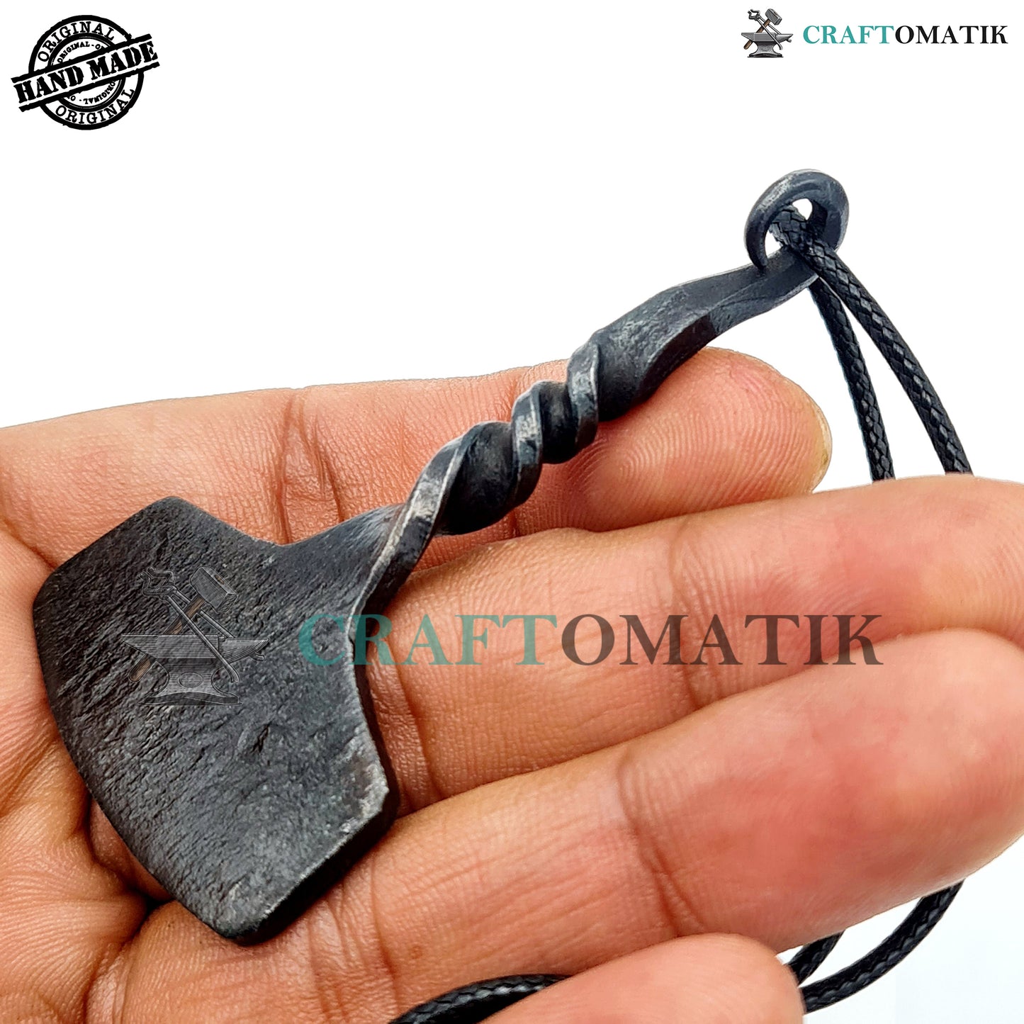 Mittelalterliches Amulett | Handgefertigter Wikinger-Anhänger | Keltisches Medaillon aus Schmiedeeisen | Axtform | HFA09