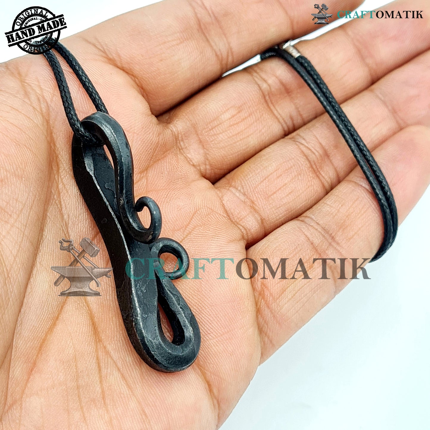Mittelalterliches Amulett | Handgefertigter Wikinger-Anhänger | Keltisches Medaillon aus Schmiedeeisen | Doppelte S-Form | HFA10