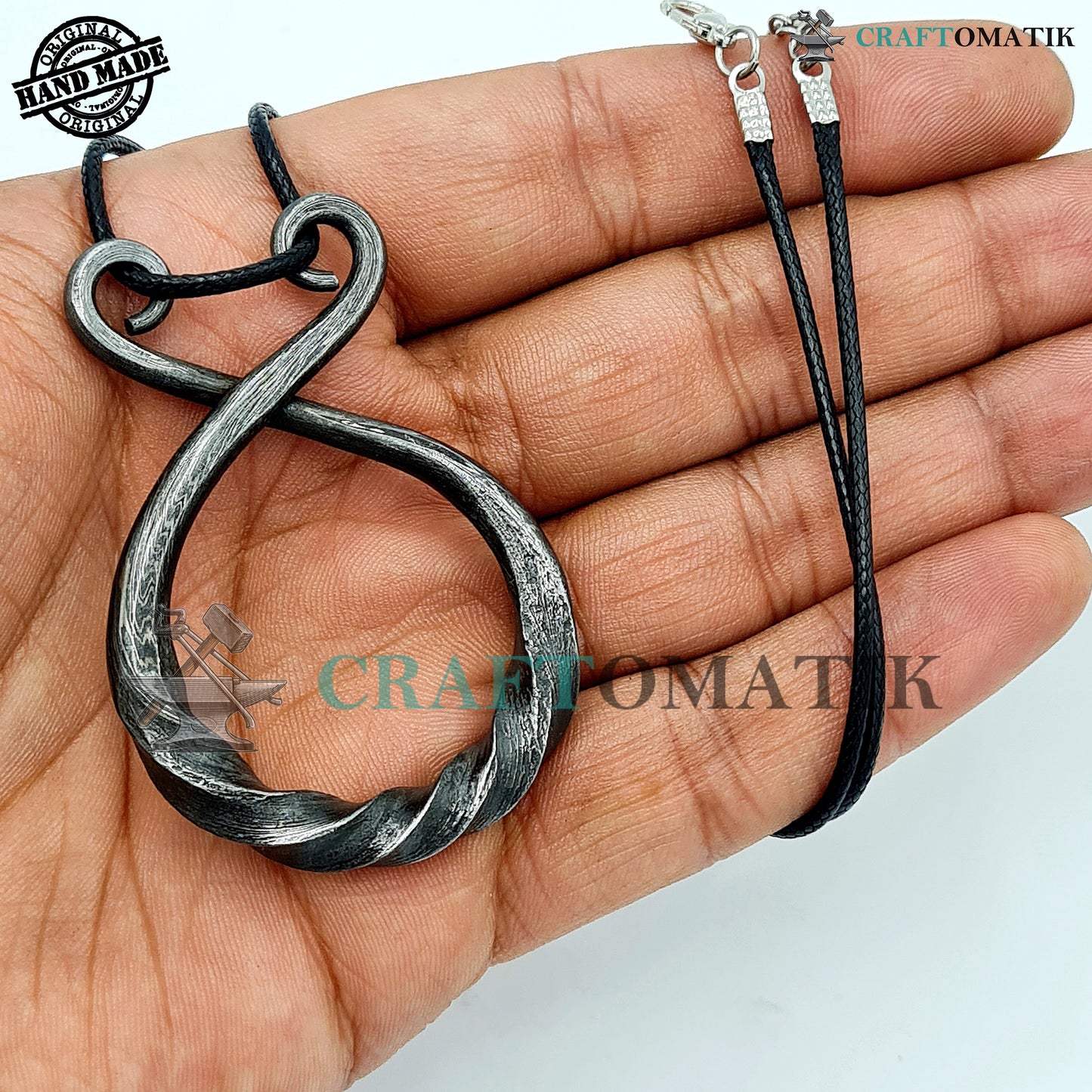 Amulett aus Damaszener Stahl | Handgefertigter Wikinger-Anhänger | Mittelalterliches keltisches Medaillon | Runde Form | HFA17
