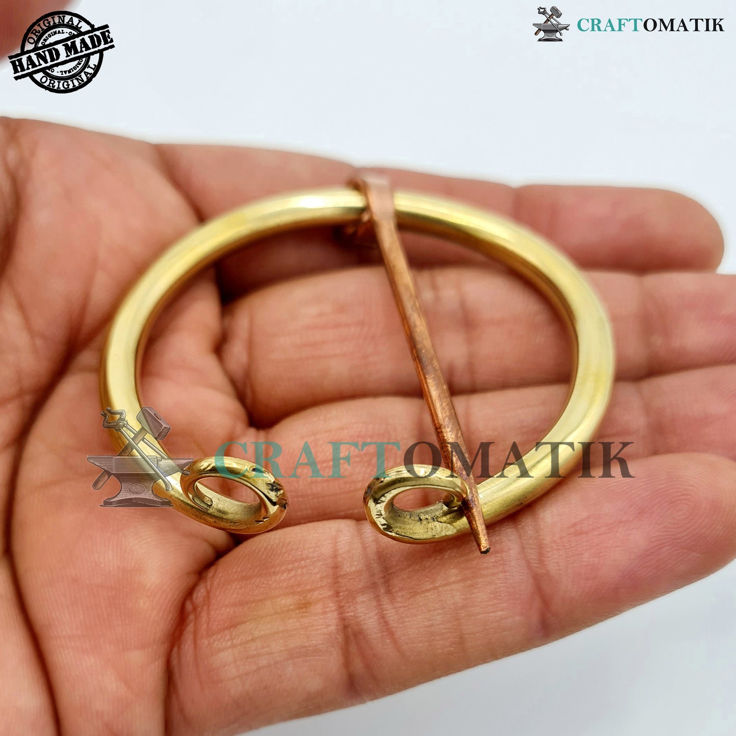 Mittelalterliche Brosche | Messingring | Rote Kupfernadel | Handgefertigte Wikinger LARP Fibelringverschluss-Kleidungsnadel | HFRCB03