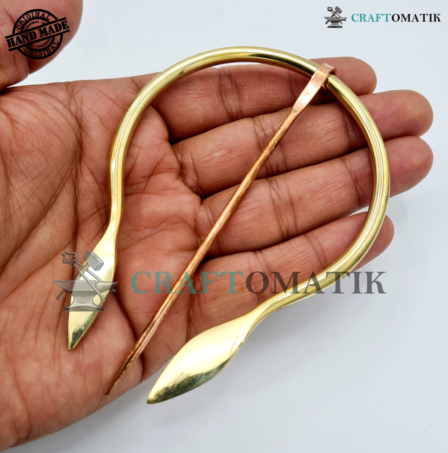 Mittelalterliche Brosche | Messingring | Rote Kupfernadel | Handgefertigte Wikinger LARP Fibelringverschluss-Kleidungsnadel | HFRCB04