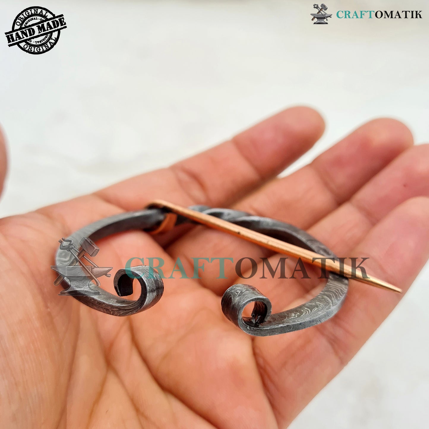 Mittelalterliche Damaszener Brosche | Ring aus Damaszener Stahl | Messingnadel | Handgefertigte Wikinger LARP-Fibel mit Ringverschluss | HFRCD01