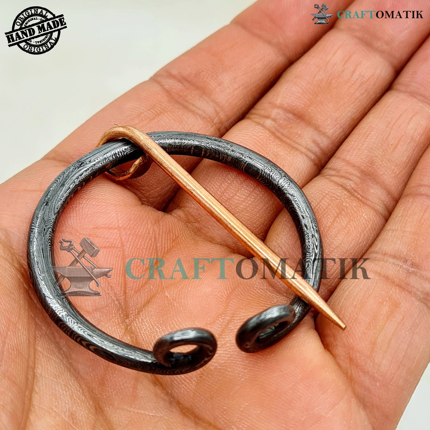 Mittelalterliche Damaszener Brosche | Ring aus Damaszener Stahl | Messingnadel | Handgefertigte Wikinger LARP-Fibel mit Ringverschluss | HFRCD05